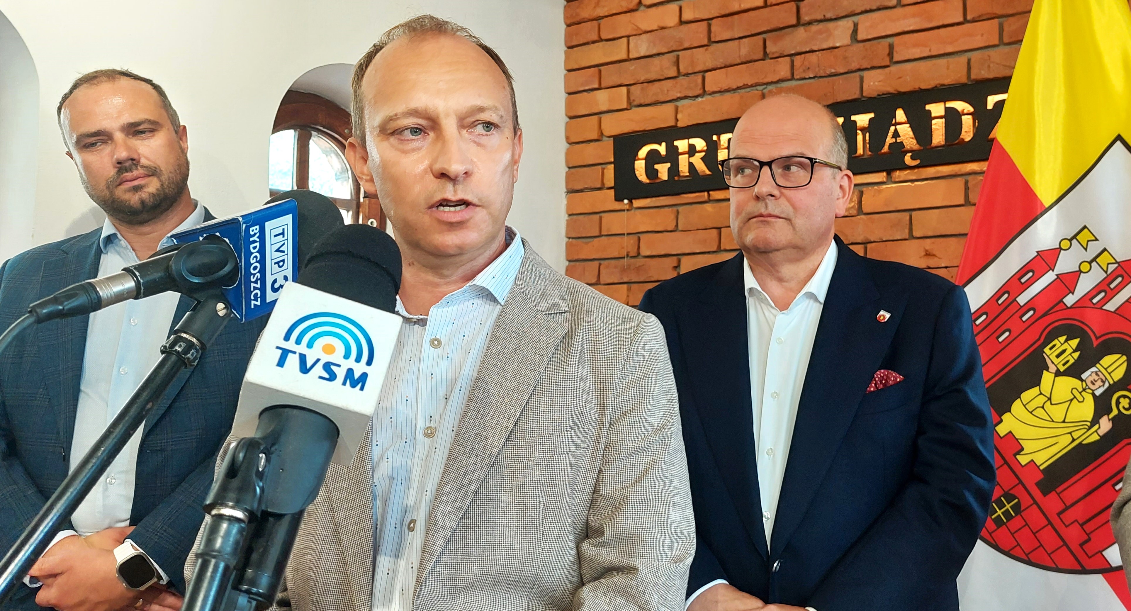 Miejskie Przedsiębiorstwo Gospodarki Nieruchomościami kupiło targowisko przy ul. Kosynierów Gdyńskich a sprzedało teren na Rządzu pod budowę marketu (zdjęcia)