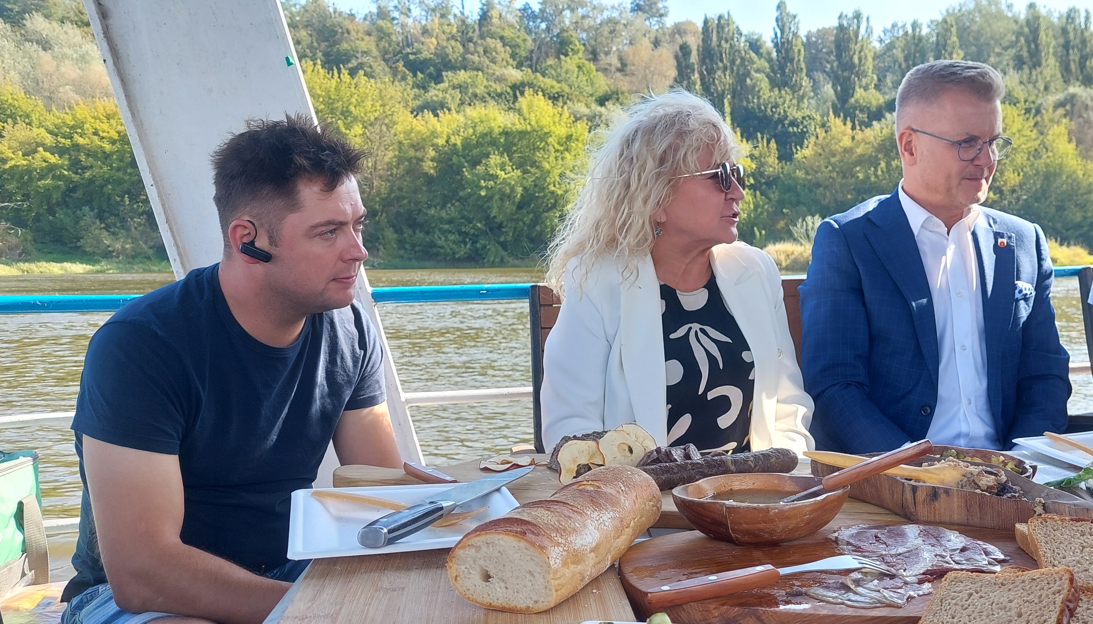 Na wodzie nasze-regionalne jedzenie smakuje jeszcze lepiej. – Grudziądz ma niesamowite walory widokowe, jest też mocny w miejscowych produktach – uważa Piotr Lenart (zdjęcia)