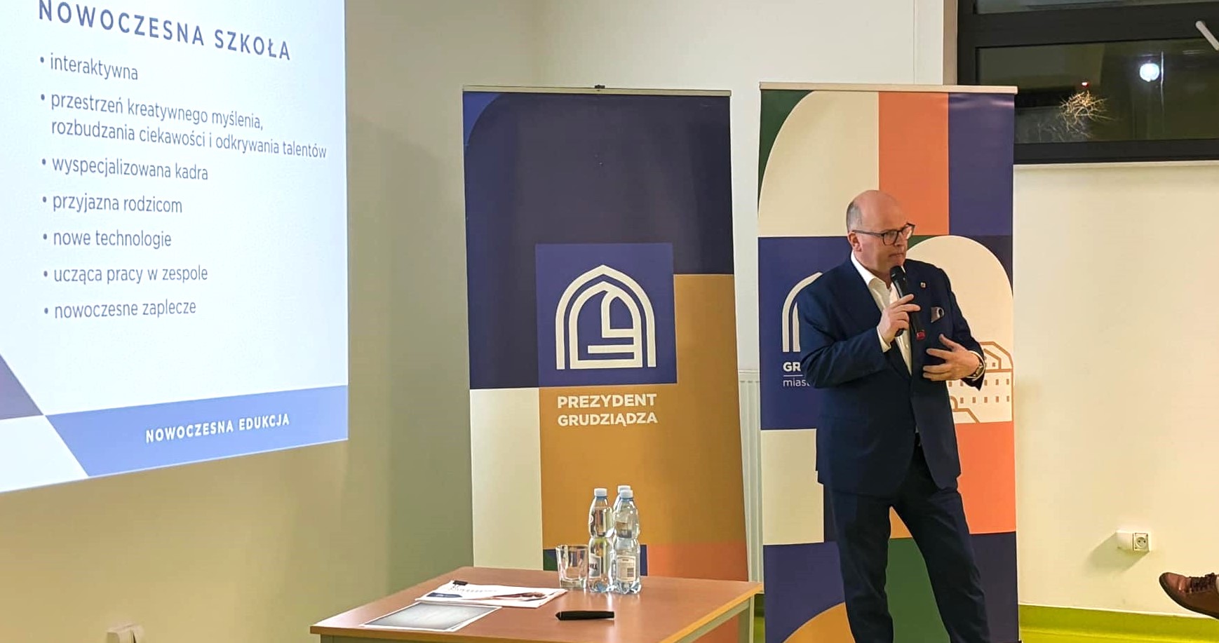 O edukacji rozmawiał prezydent Grudziądza Maciej Glamowski z mieszkańcami. Miasto bardzo dużo inwestuje, a potrzeby wciąż nie są małe… (zdjęcia)