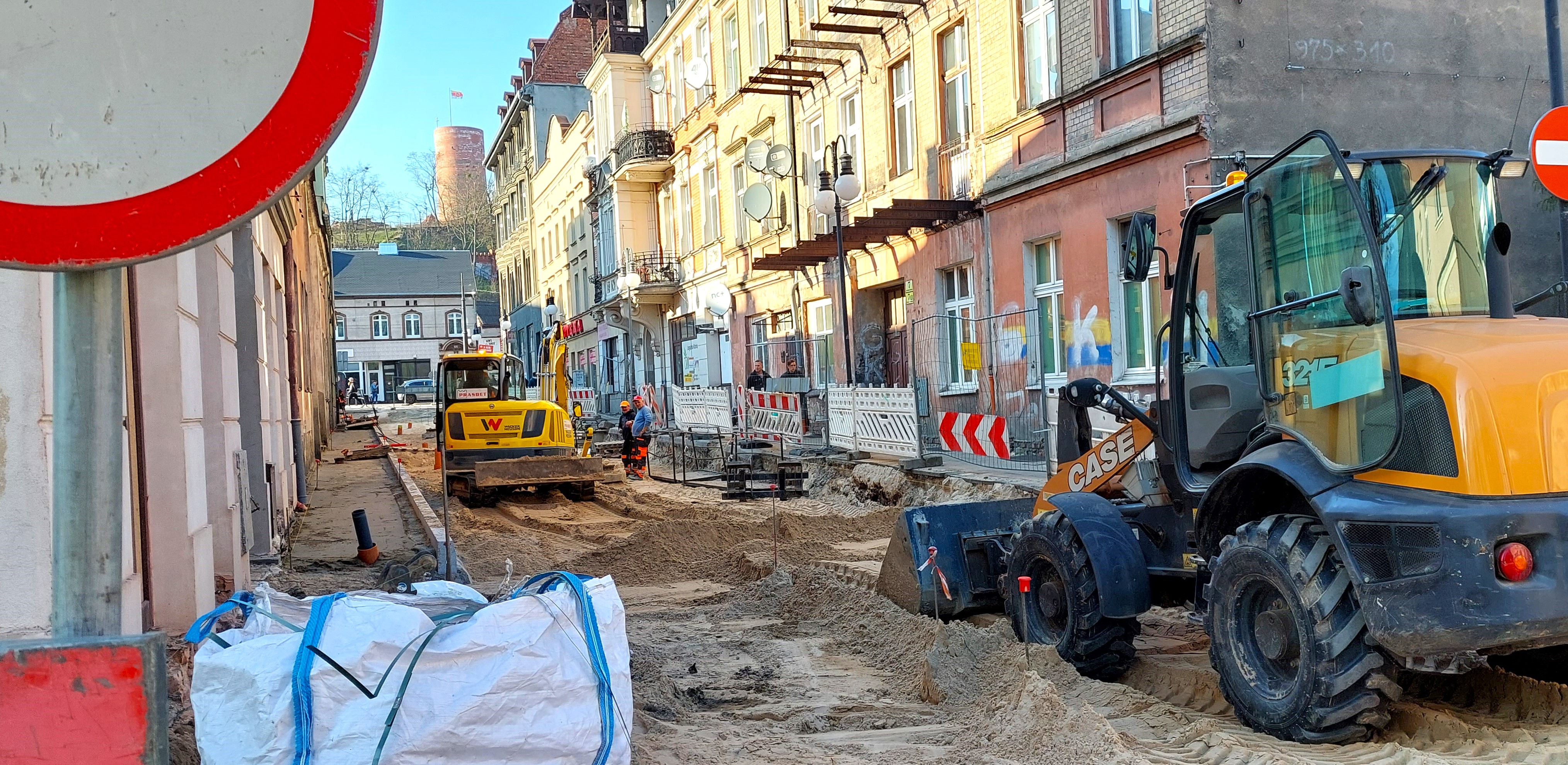 Zaawansowana jest przebudowa ul. Kosynierów Gdyńskich w Grudziądzu. Prasbet wykonał już nawierzchnię jezdni od ul. Sienkiewicza do łącznika z przedszkolem (zdjęcia)