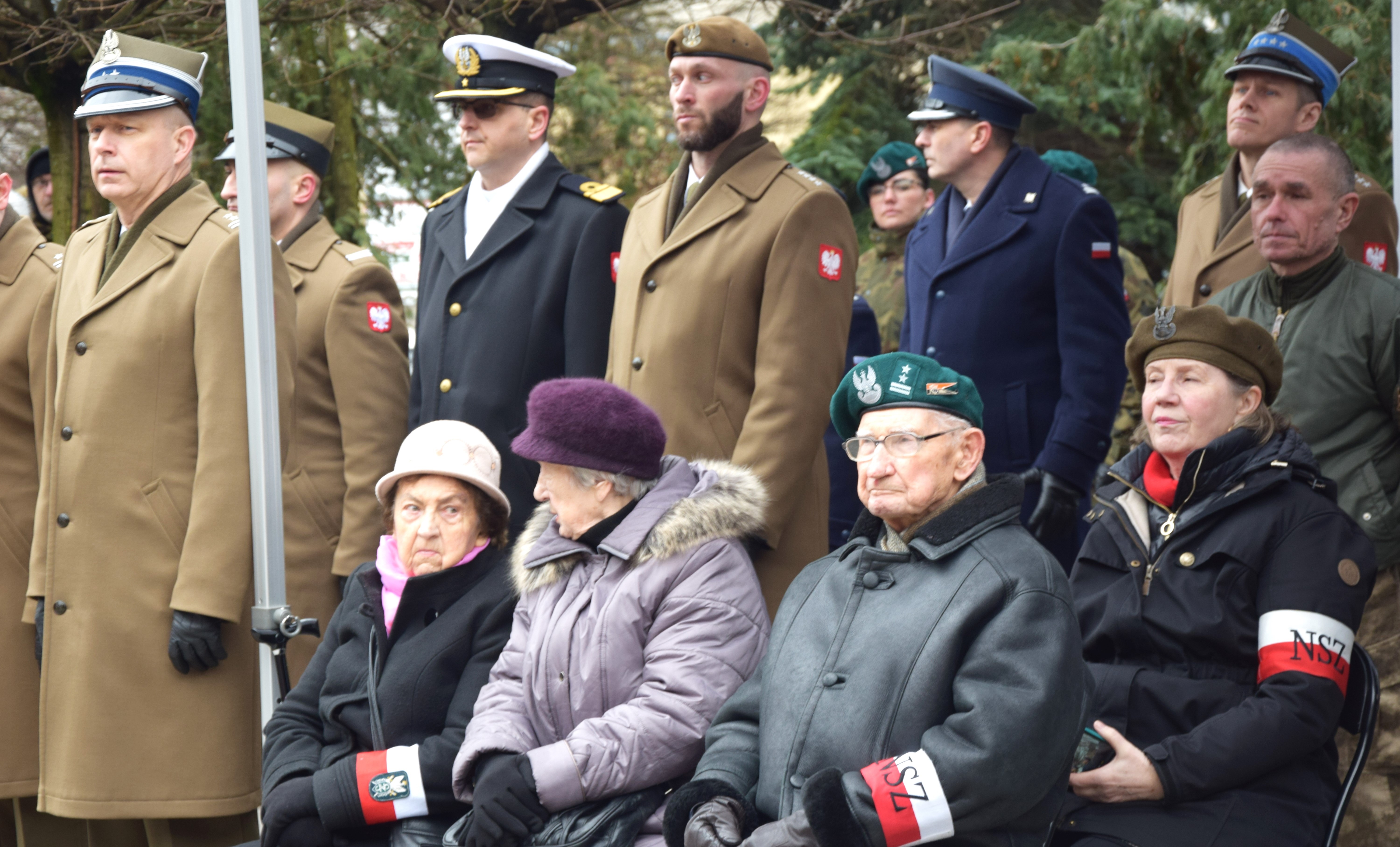 Grudziądzanie oddali hołd żołnierzom podziemia niepodległościowego. Obchody z ceremoniałem wojskowym pod pomnikiem rtm Witolda Pileckiego (zdjęcia) 