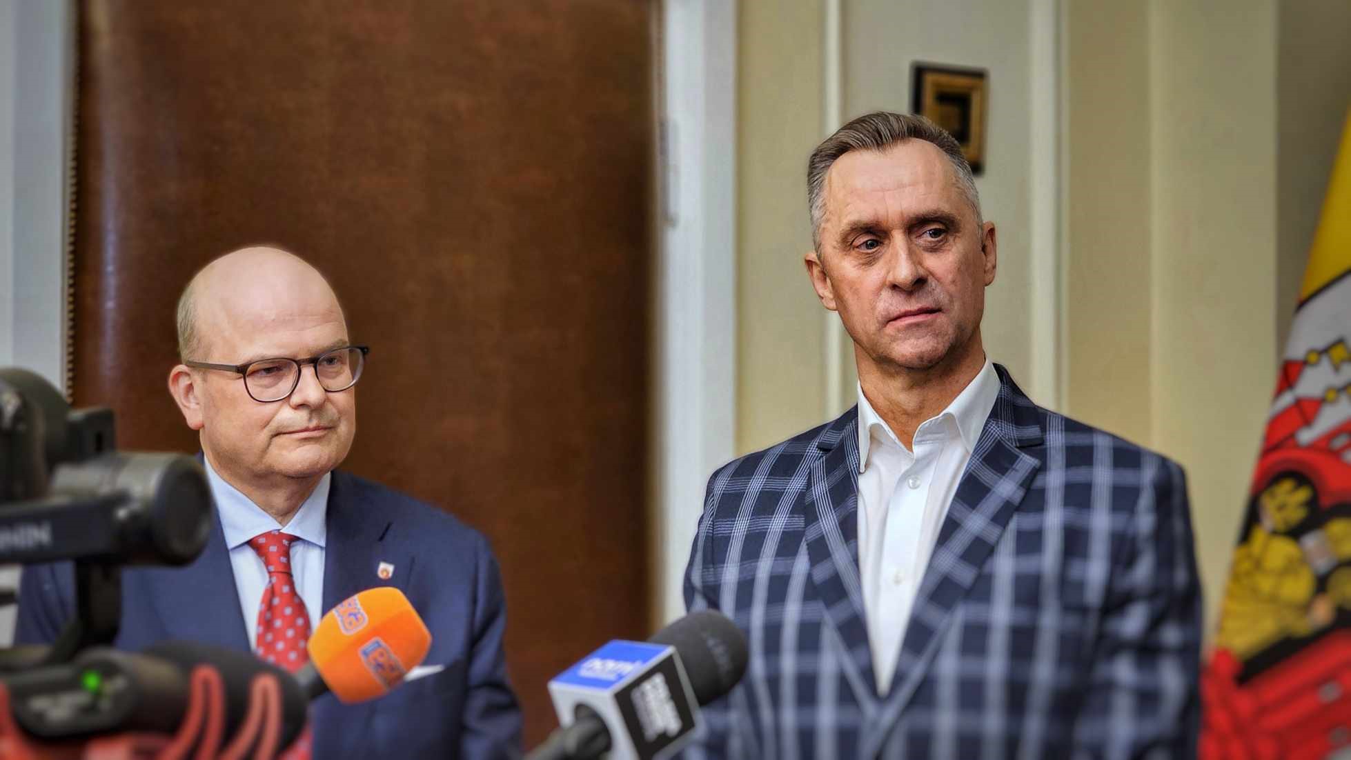 Tomasz Lubiejewski został dziś zaprezentowany w Ratuszu jako nowy komendant Straży Miejskiej w Grudziądzu. Prezydent Maciej Glamowski ceni jego doświadczenie, znajomość miasta i regionu (zdjęcia)