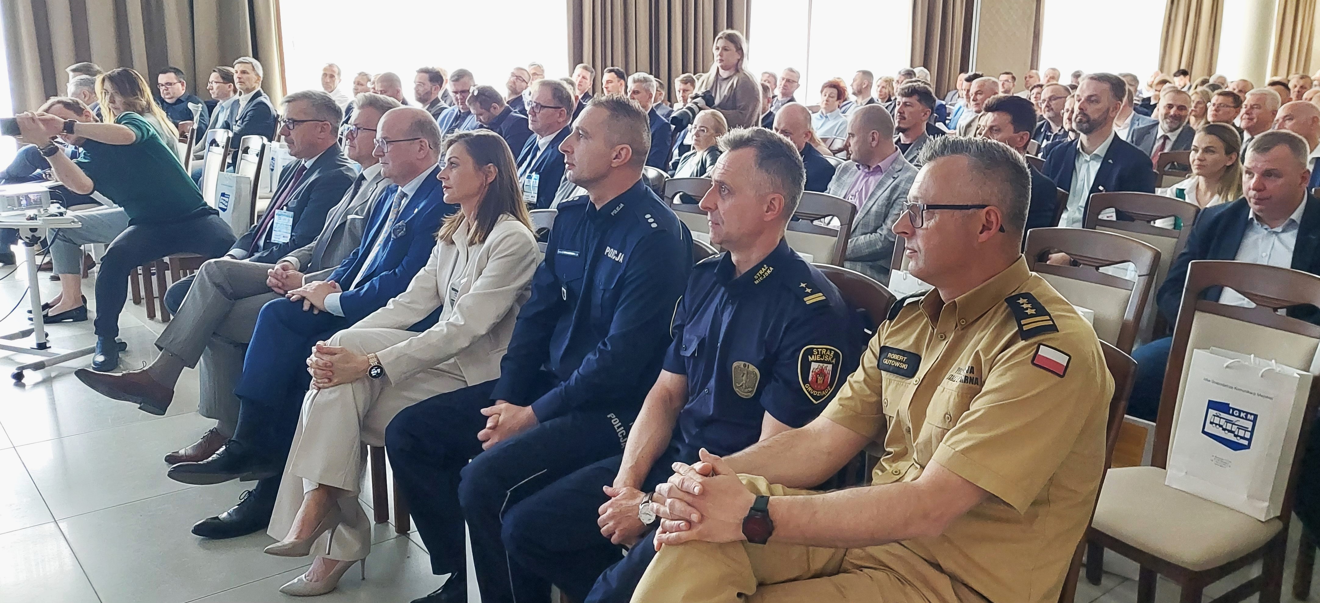 220 osób, w tym szefowie zakładów komunikacji autobusowej i tramwajowej z całej Polski, uczestniczy w Grudziądzu w Komisji Taboru Autobusowego IGKM (zdjęcia)