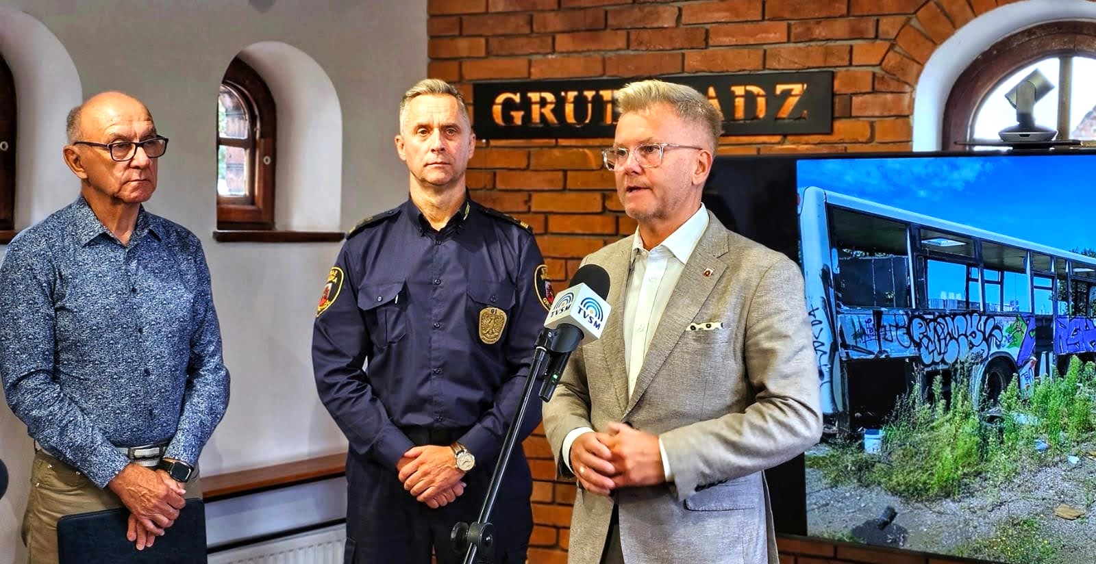 Zespół powołany przez prezydenta likwiduje bohomazy w przestrzeni miejskiej i pracuje nad sposobami usuwania porzuconych wraków. Pomoże w tym zakładka na stronie internetowej Straży Miejskiej