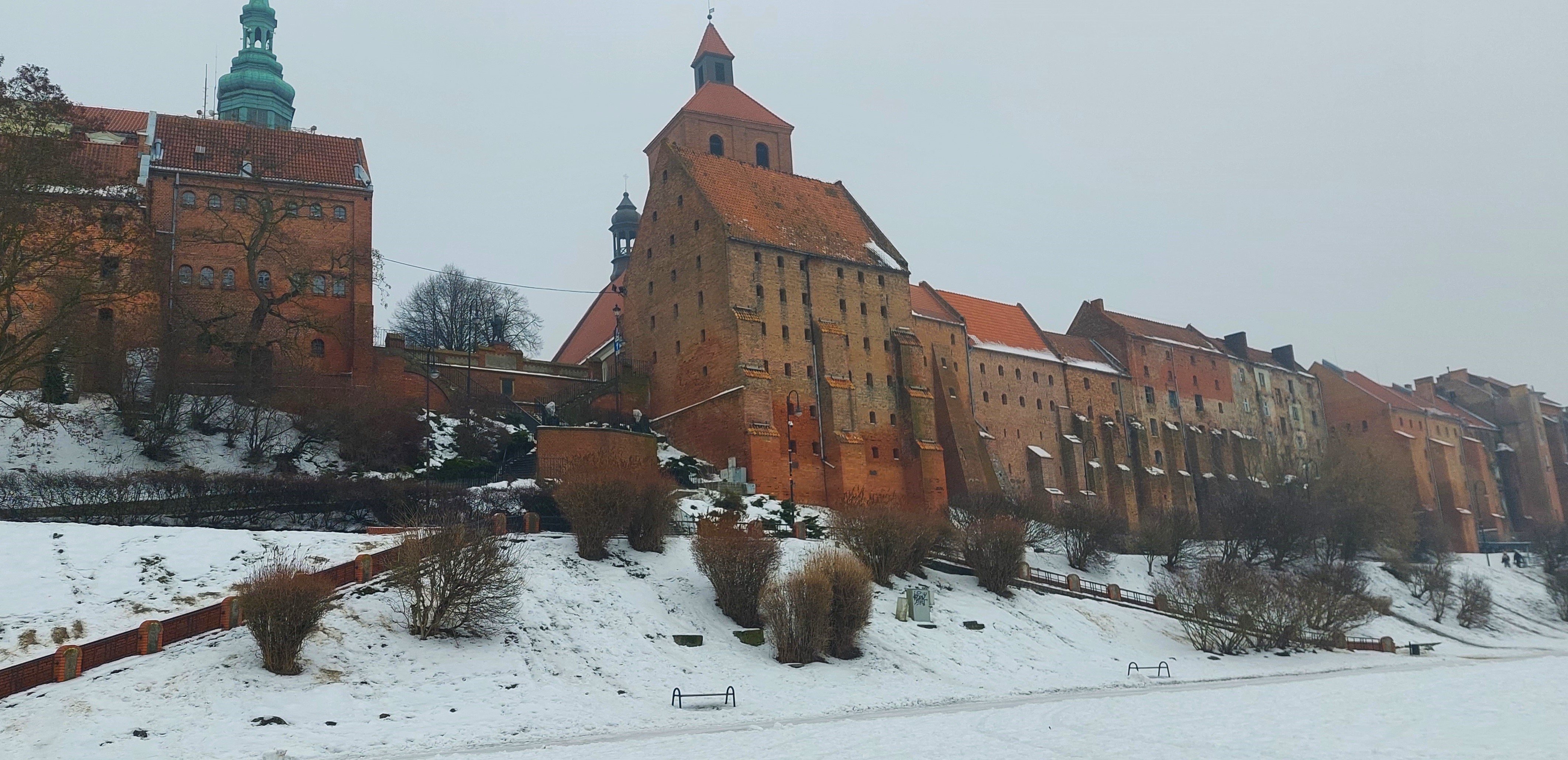 Od 17 lutego na terenie Grudziądza nie będzie można kupić alkoholu w godzinach 23- 6. Zakaz obowiązuje wszystkie punkty sprzedaży detalicznej, także stacje paliw