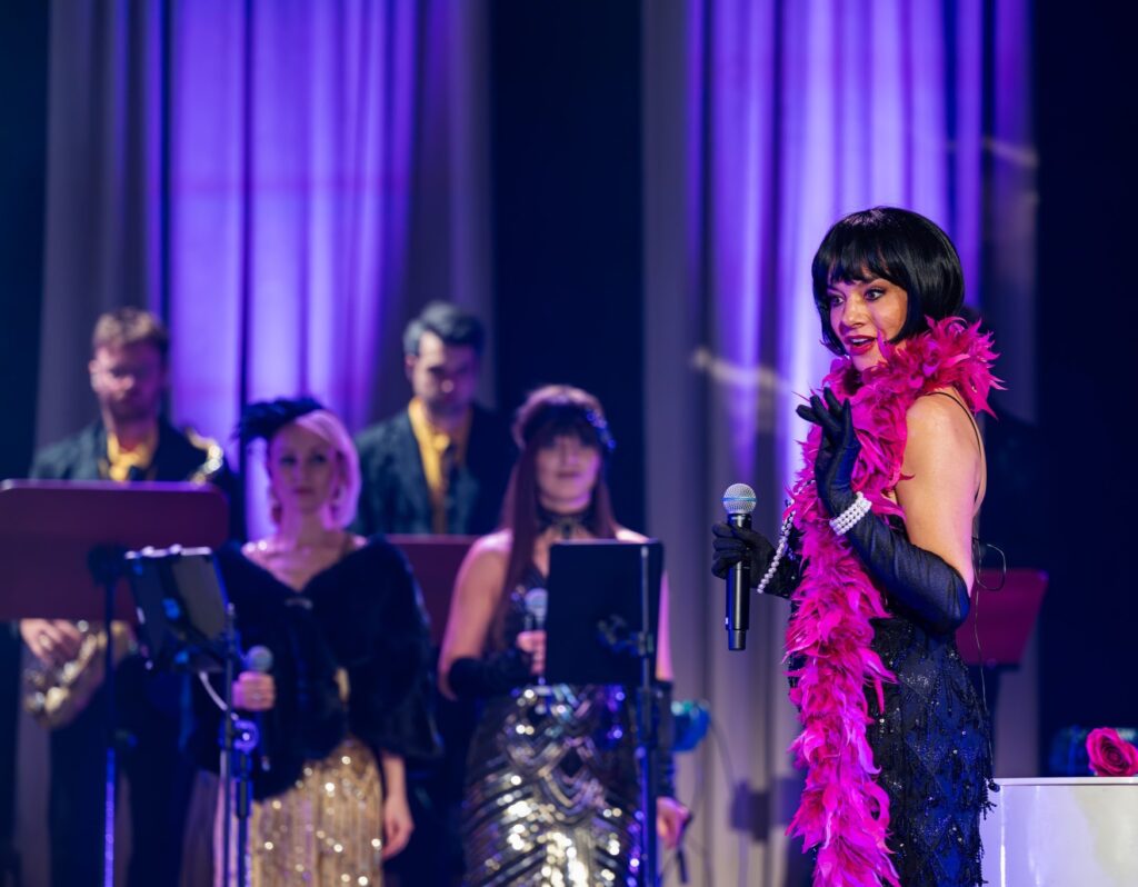 Krokodyl Dancing Orkiestra wystąpi w koncercie karnawałowym w Grudziądzu! W programie słynne, polskie przeboje. Początek 15 lutego (niedziela) w teatrze o godz. 18.00.