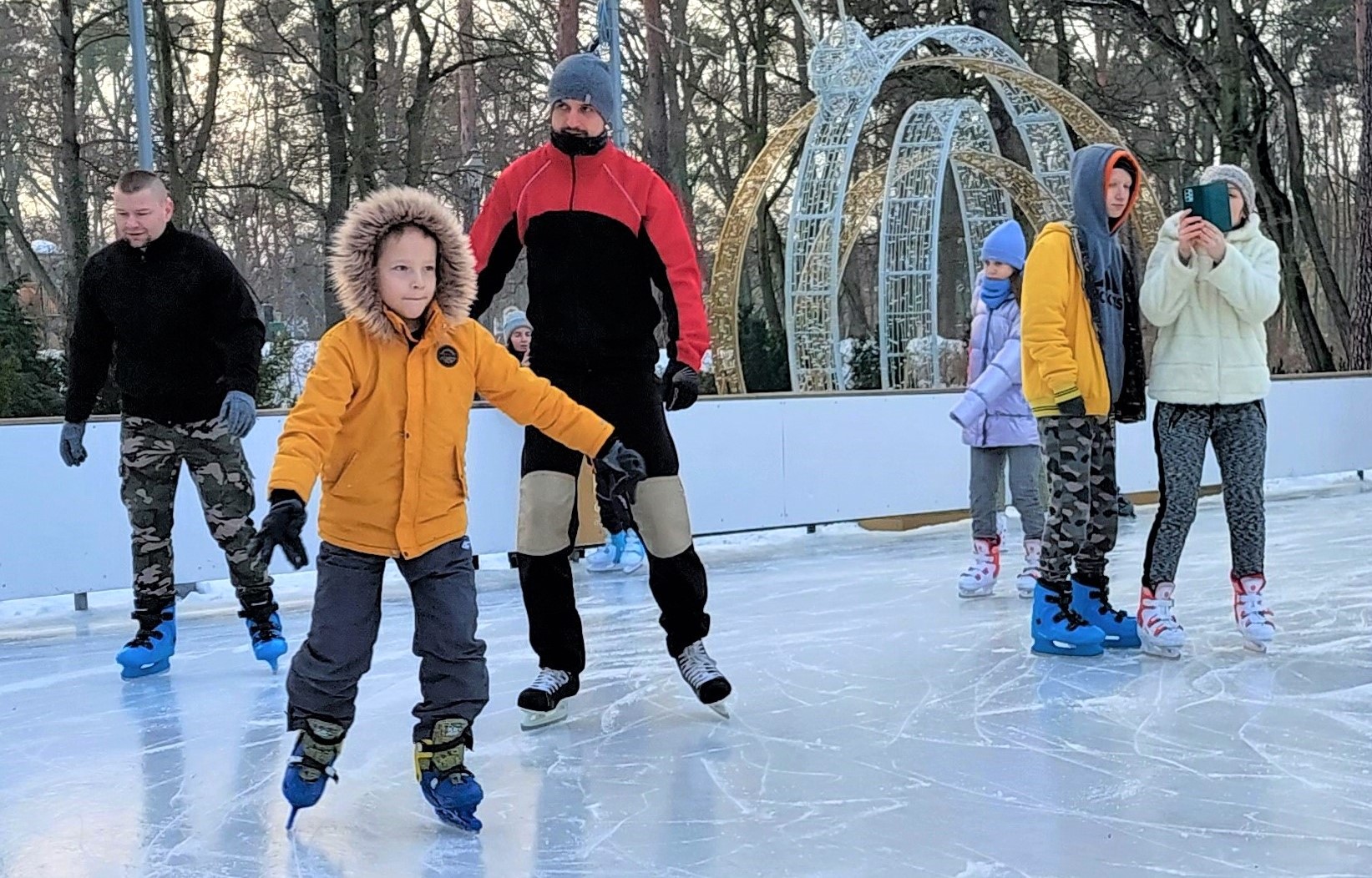 13 lutego na ślizgawce w Parku Miejskim Silent Disco na lodzie, a 14 lutego impreza marszałkowska: od godz. 16 nauka hokeja i jazdy figurowej, od godz. 18 śmiganie przy muzyce DJ-a (Program)