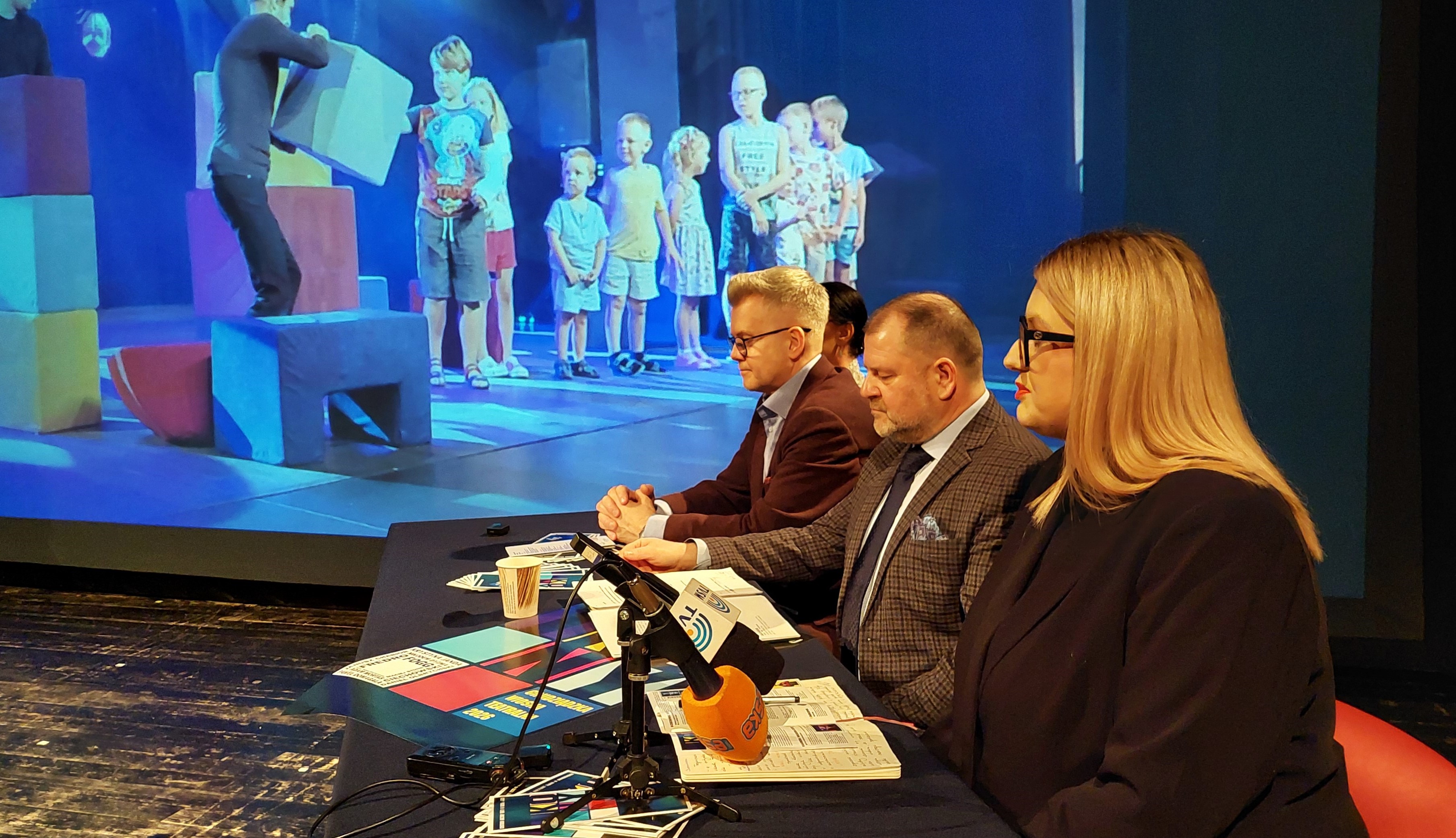 Grudziądzką Wiosnę Teatralną poprzedzi Przedwiośnie dla młodych widzów. 1 marca: muzyczny spektakl O!Teatr „Król Maciuś” i stand-up Macieja Stuhra. 7 marca – „Palce lizać czyli wybuchowy deser!”