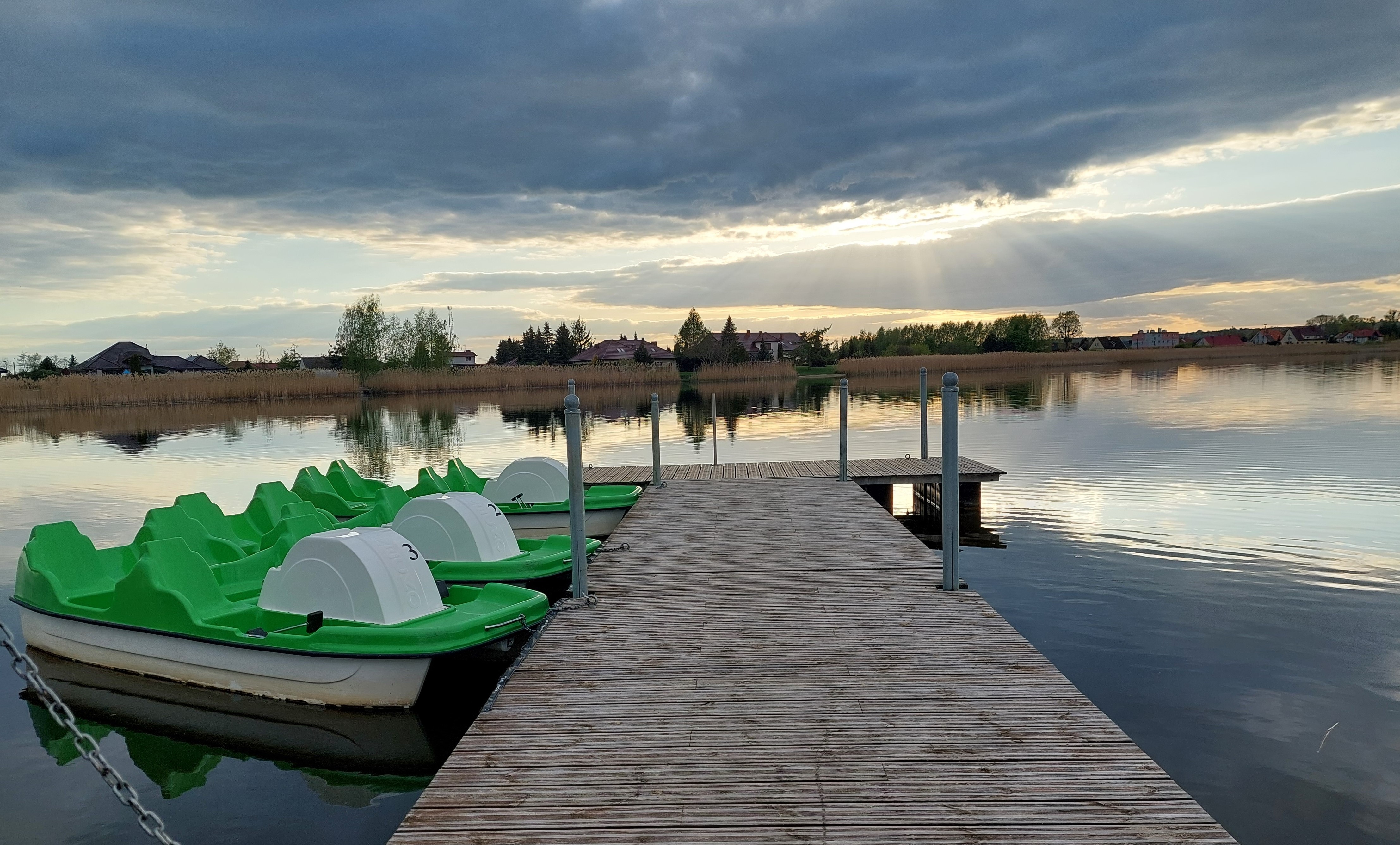 5 nowych pomostów nad jeziorami w Grudziądzu powstanie dzięki dofinansowaniu przez marszałka województwa z funduszy unijnych w wysokości 1,26 mln zł.