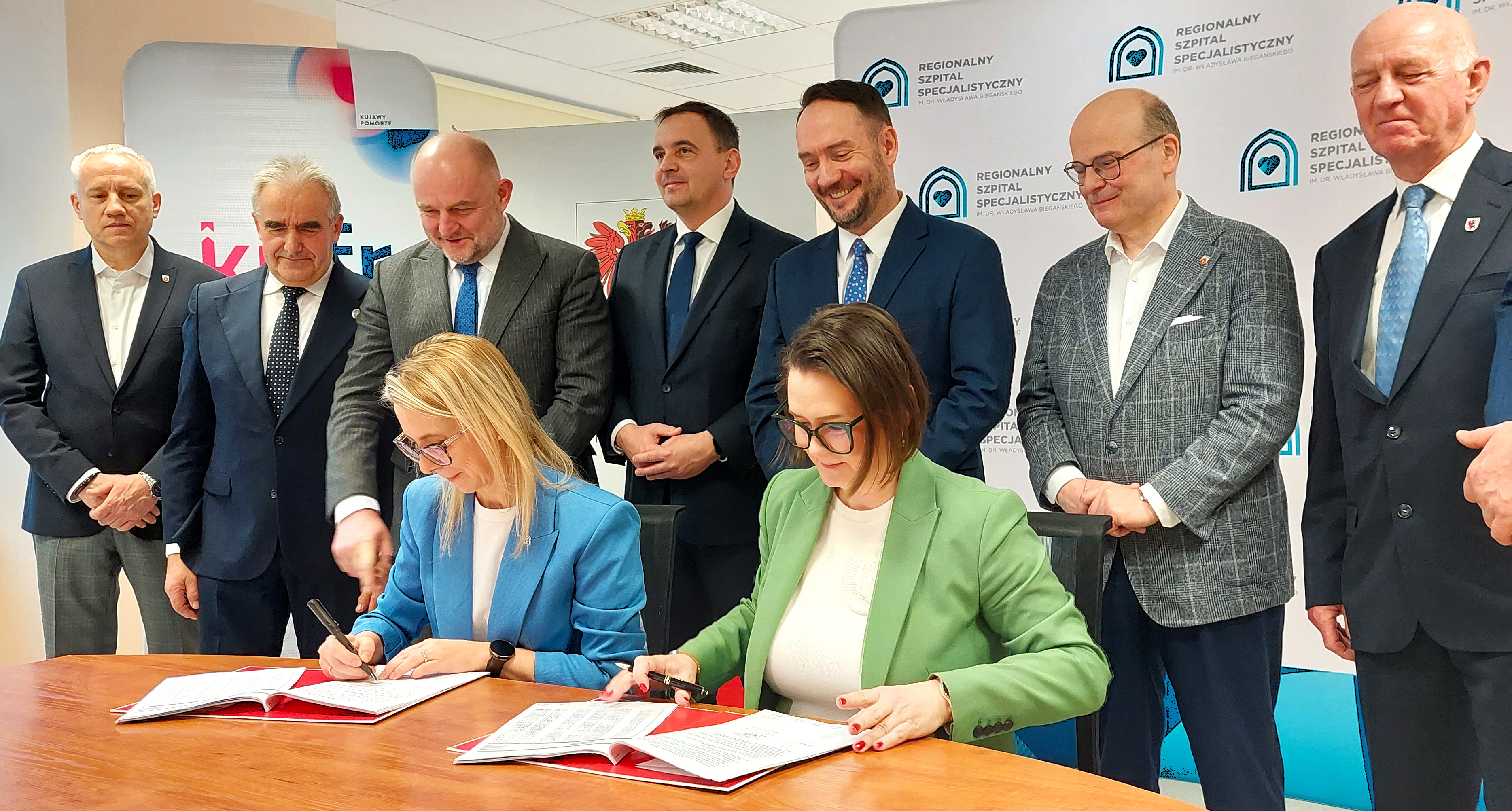 Grudziądzki szpital dołącza do elitarnych ośrodków medycznych. Dziś podpisano umowę na pożyczkę, za którą kupiony będzie supernowoczesny robot da Vinci i system PACS