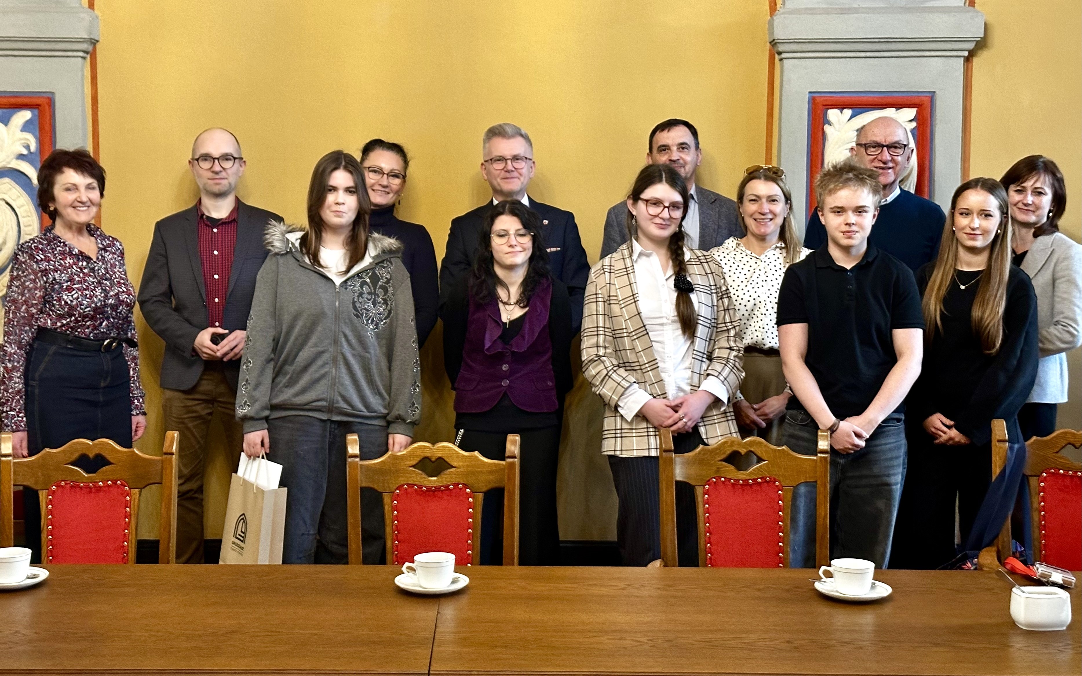 Laureaci konkursu „Logo – wolna ściana” odebrali dziś nagrody w Refektarzu Ratusza. Zwycięski znak (wybrany z 41) znajdzie się na każdej ścianie dla legalnego graffiti w przestrzeni miasta