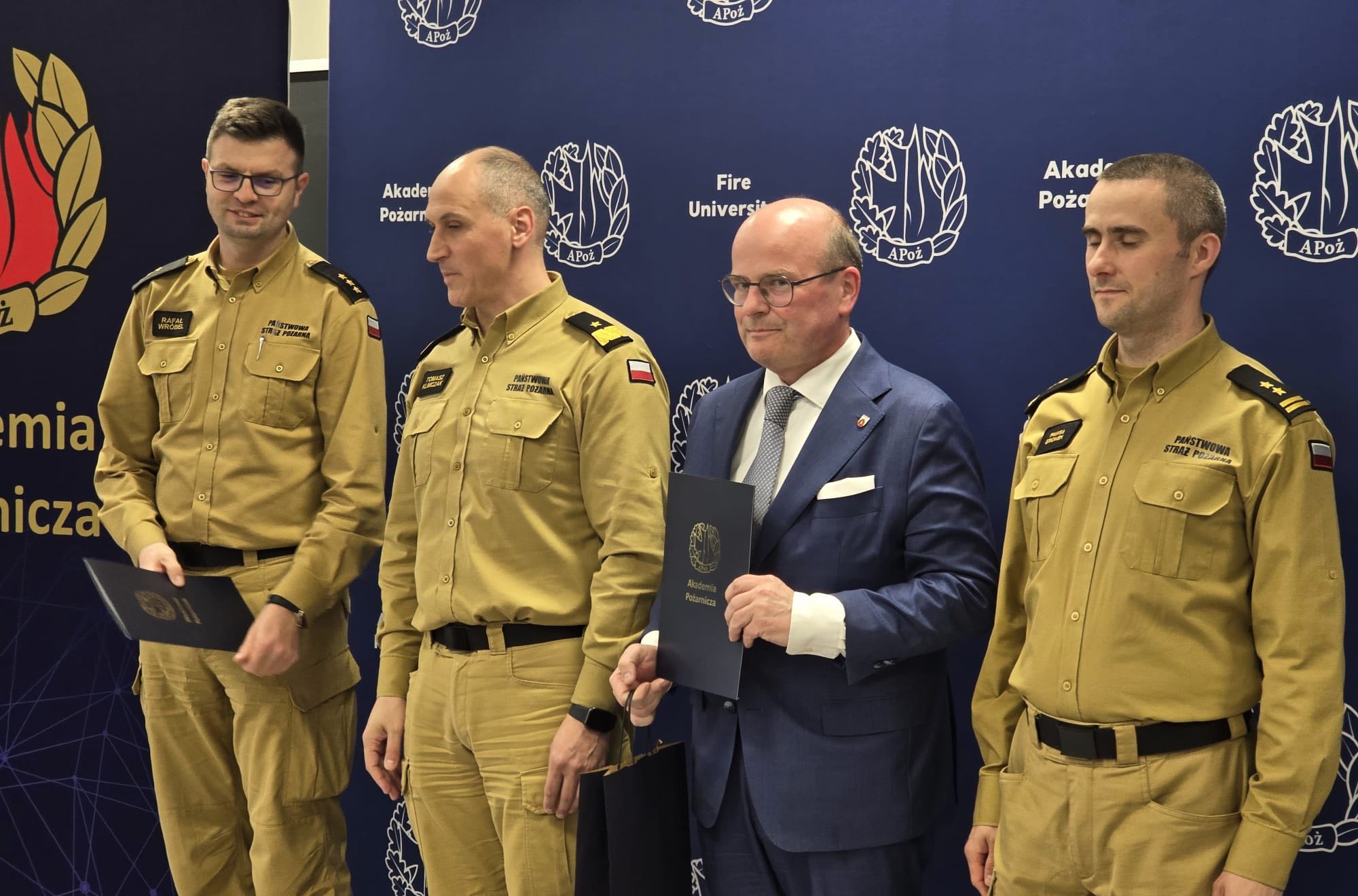Starostowie i prezydenci miast z województw kujawsko-pomorskiego i łódzkiego na szkoleniu z ochrony ludności i obrony cywilnej. Uczestniczy w nim m.in. prezydent Grudziądza Maciej Glamowski.