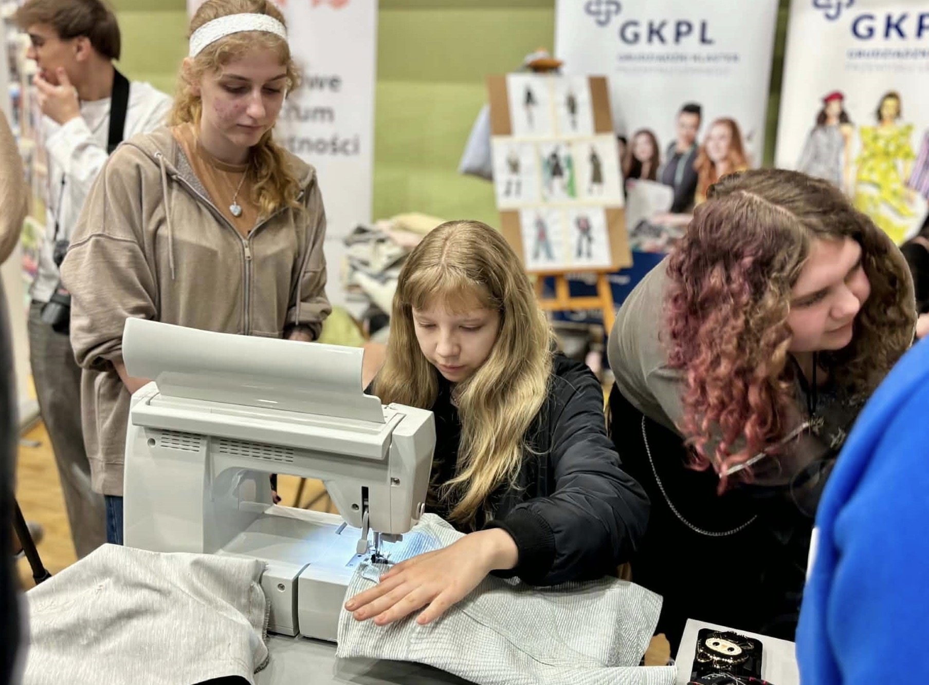 XVII Ogólnomiejskie Targi Edukacyjne Szkół Ponadpodstawowych w Grudziądzu. Młodzież interesowała się, na jakich kierunkach może kontynuować edukację (zdjęcia)