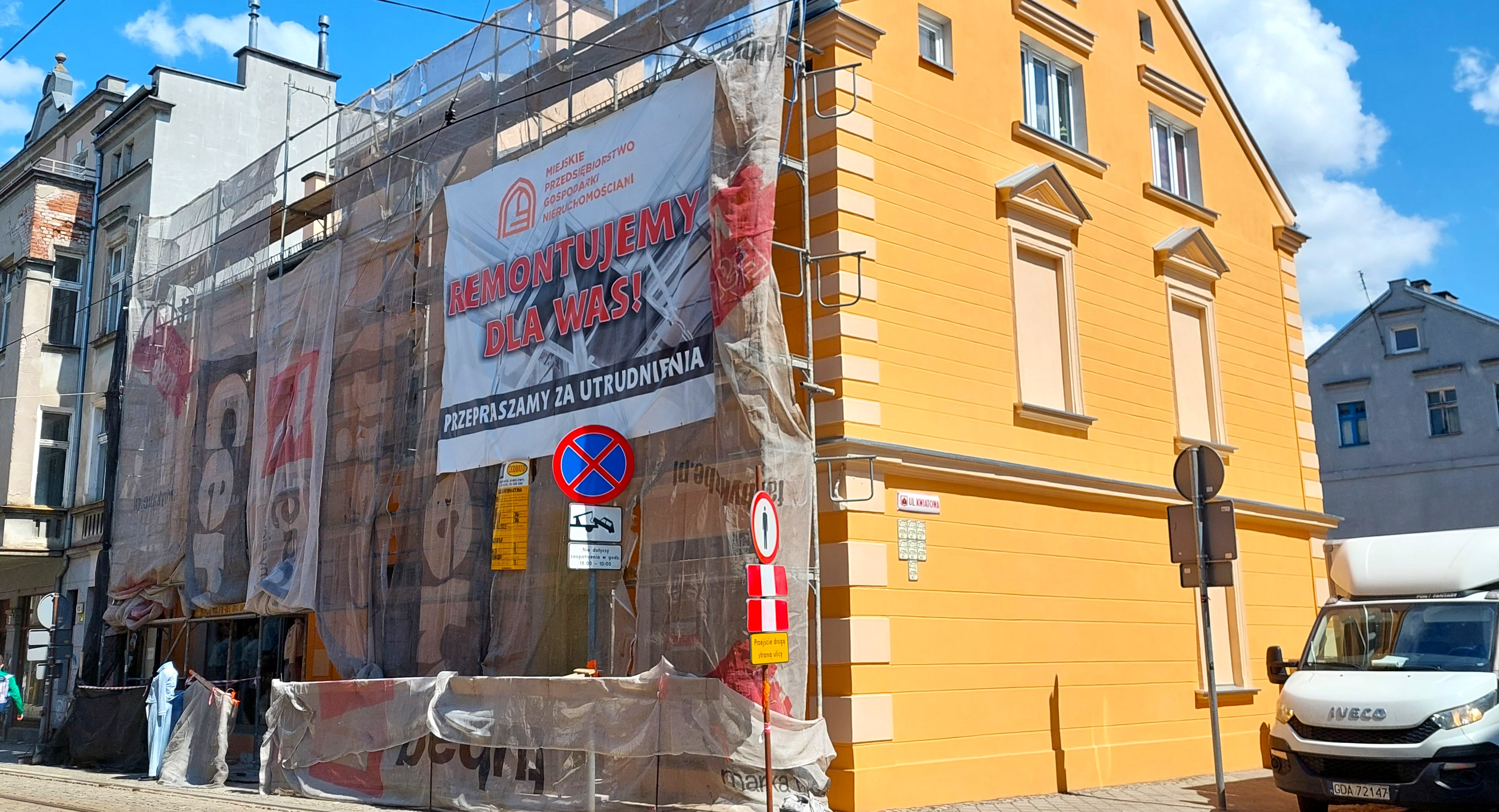 MPGN prowadzi remont kamienicy u zbiegu ul. Toruńskiej i Kwiatowej. Będzie m.in. nowa elewacja, stolarka okienna i drzwiowa, wejścia do budynku i podłączenie do miejskiej sieci ciepłowniczej