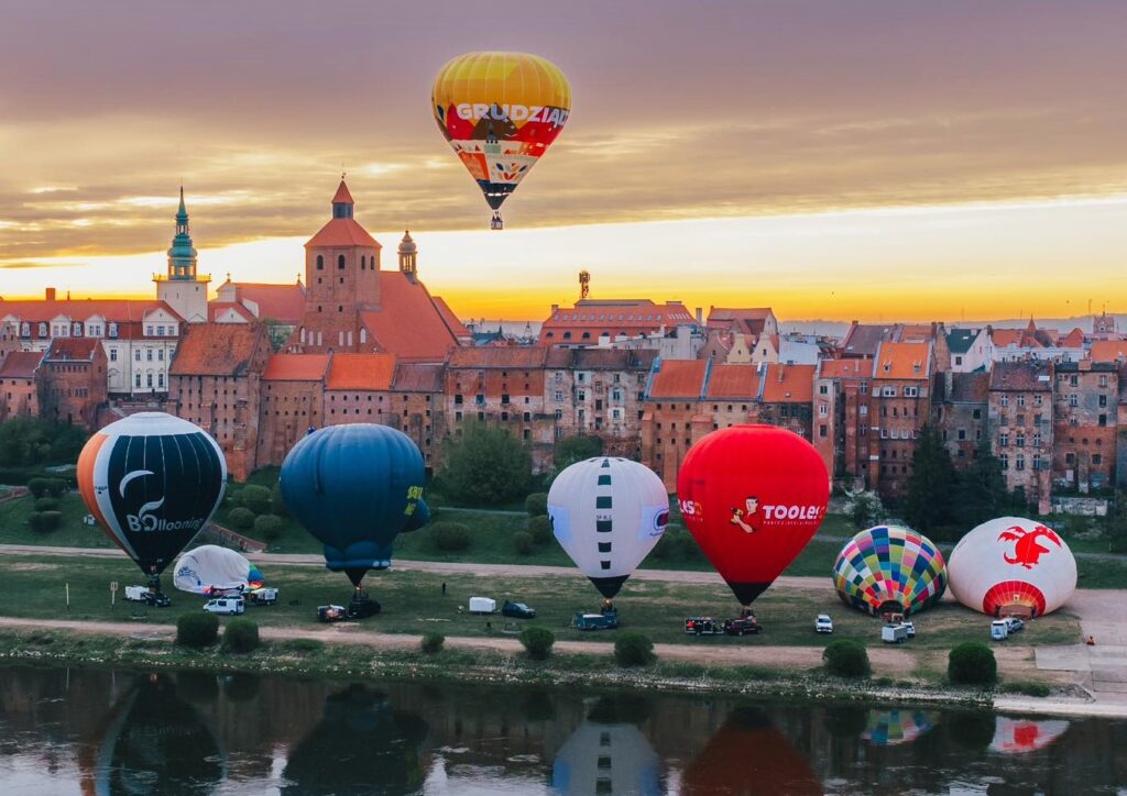 Udała się w czwartek poranna i wieczorna konkurencja Grudziądzkich Zawodów Balonowych. Mieszkańcy mogli obserwować loty, gdyż trasa balonów prowadziła nad miastem