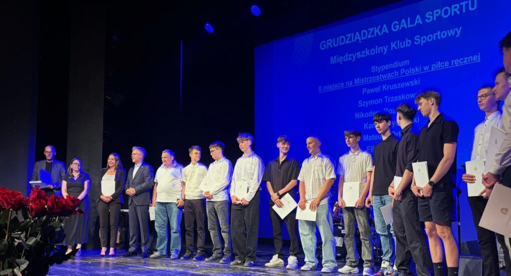 Na Gali Grudziądzkiego Sportu w teatrze wyróżniono najlepszych zawodników i trenerów. Prezydent Maciej Glamowski wręczył stypendia i nagrody (lista)