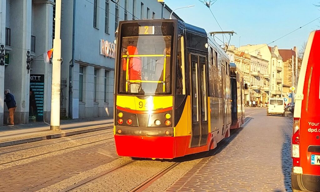 W nocy z 8 na 9 maja w Grudziądzu rozpocznie się naprawa i wymiana złączy termitowych w torowisku ul. Legionów i Wybickiego. Prace prowadzone będą w nocy. Rozkład jazdy linii tramwajowej 2 bez zmian