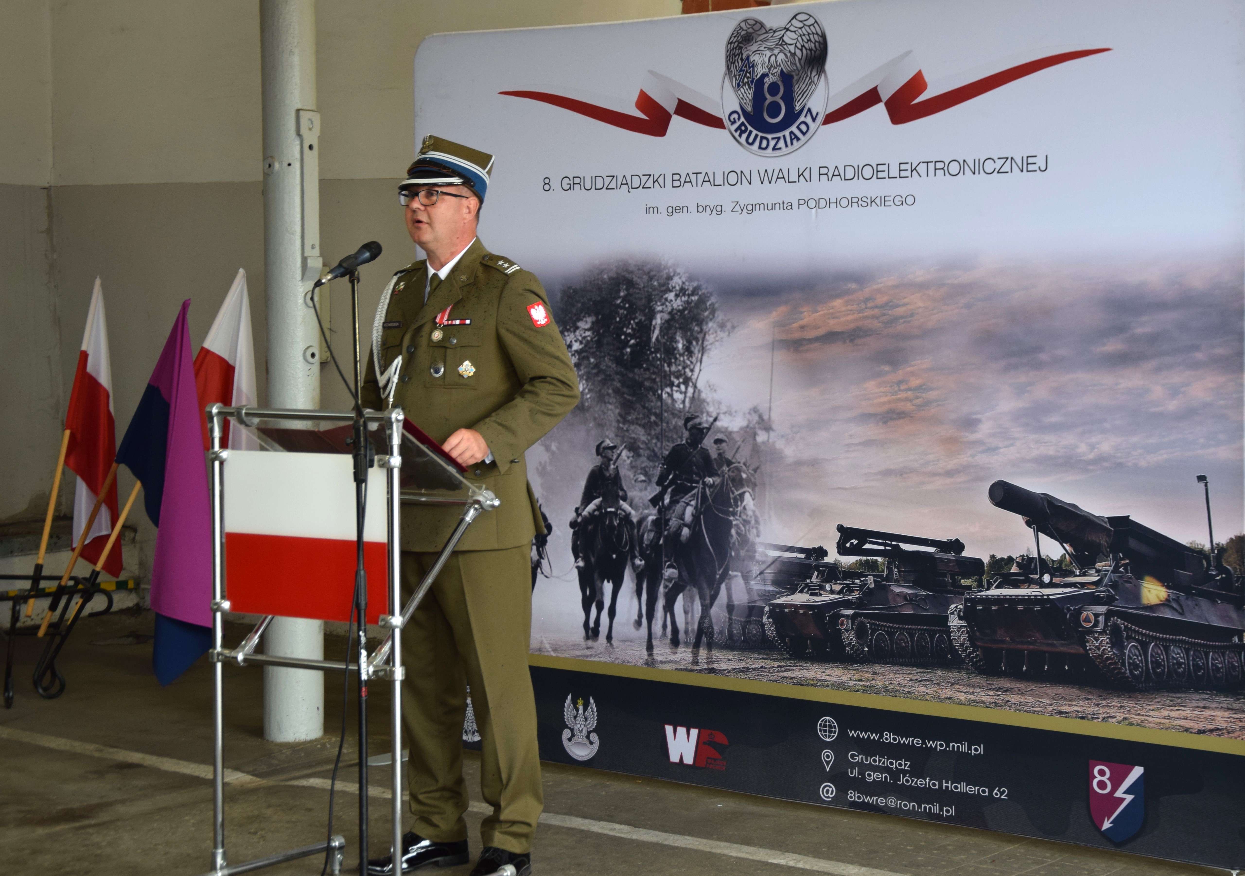 Dawne koszary ułańskie w Grudziądzu odwiedzili uczestnicy XXXVII Zjazdu Kawaleryjskiego. Na terenie jednostki odbył się pokaz wyszkolenia kawaleryjskiego w wykonaniu KJ Czarna Podkowa z Gródka (zdjęcia)