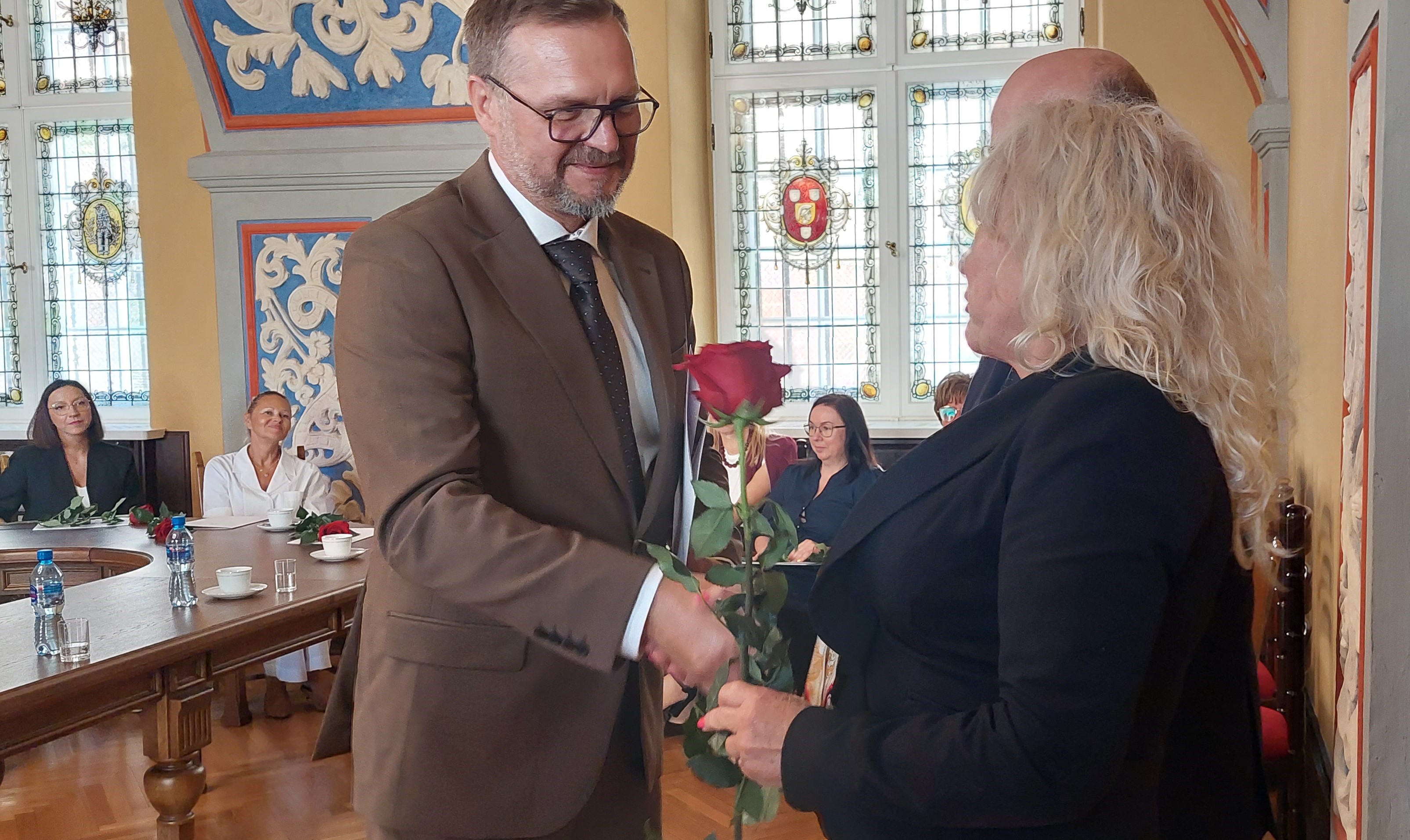 Akt powierzenia stanowiska dyrektora szkoły lub innej placówki oświatowej otrzymało w Grudziądzu 11 osób (dwie po raz pierwszy). Uroczystość odbyła się w Ratuszu. Zobaczcie naszych dyrektorów! (zdjęcia)