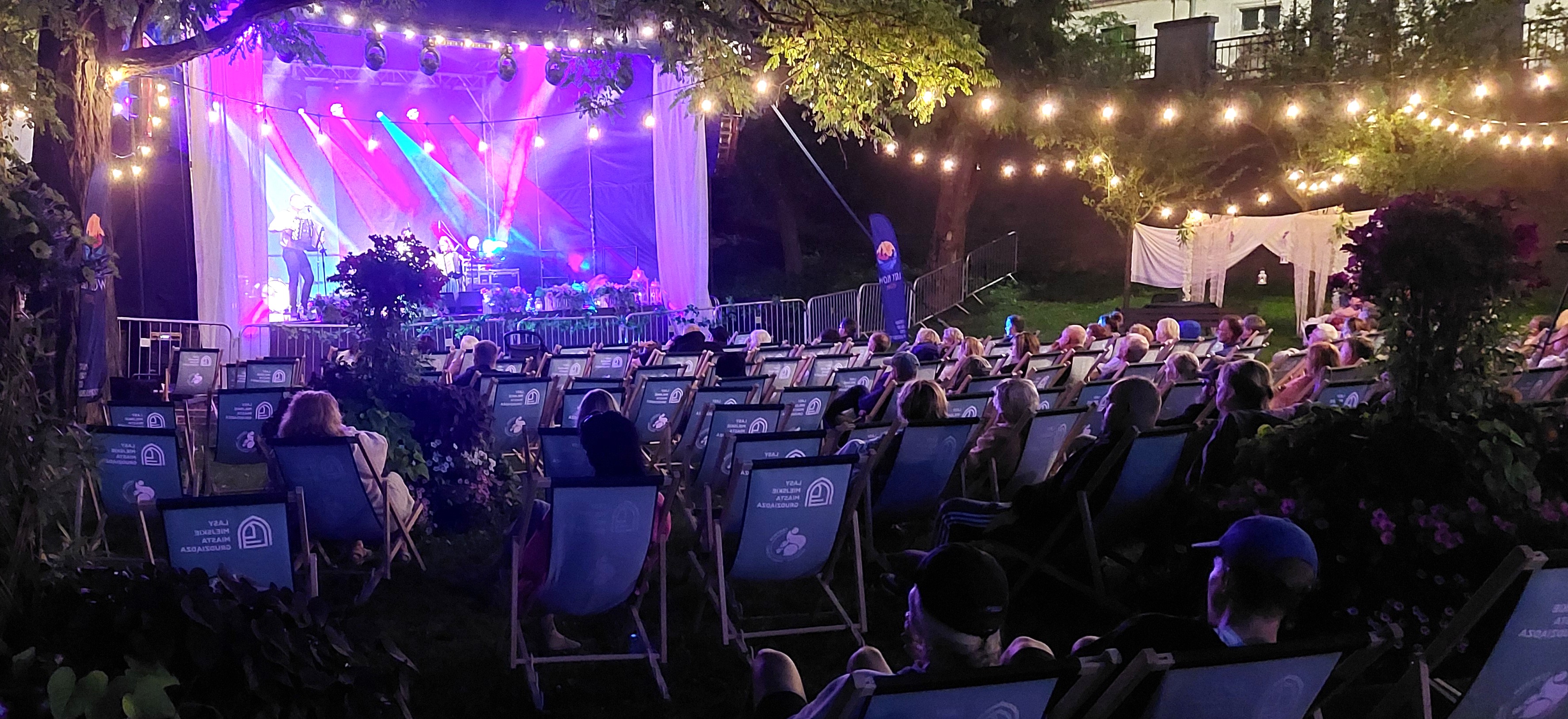 Za nami drugi dzień Lazy Flow Festival na skwerze przy Flisaku w Grudziądzu. Wystąpili: Krzysia Górniak Trio, Mecyje i Mieszko Brass Band (zdjęcia)