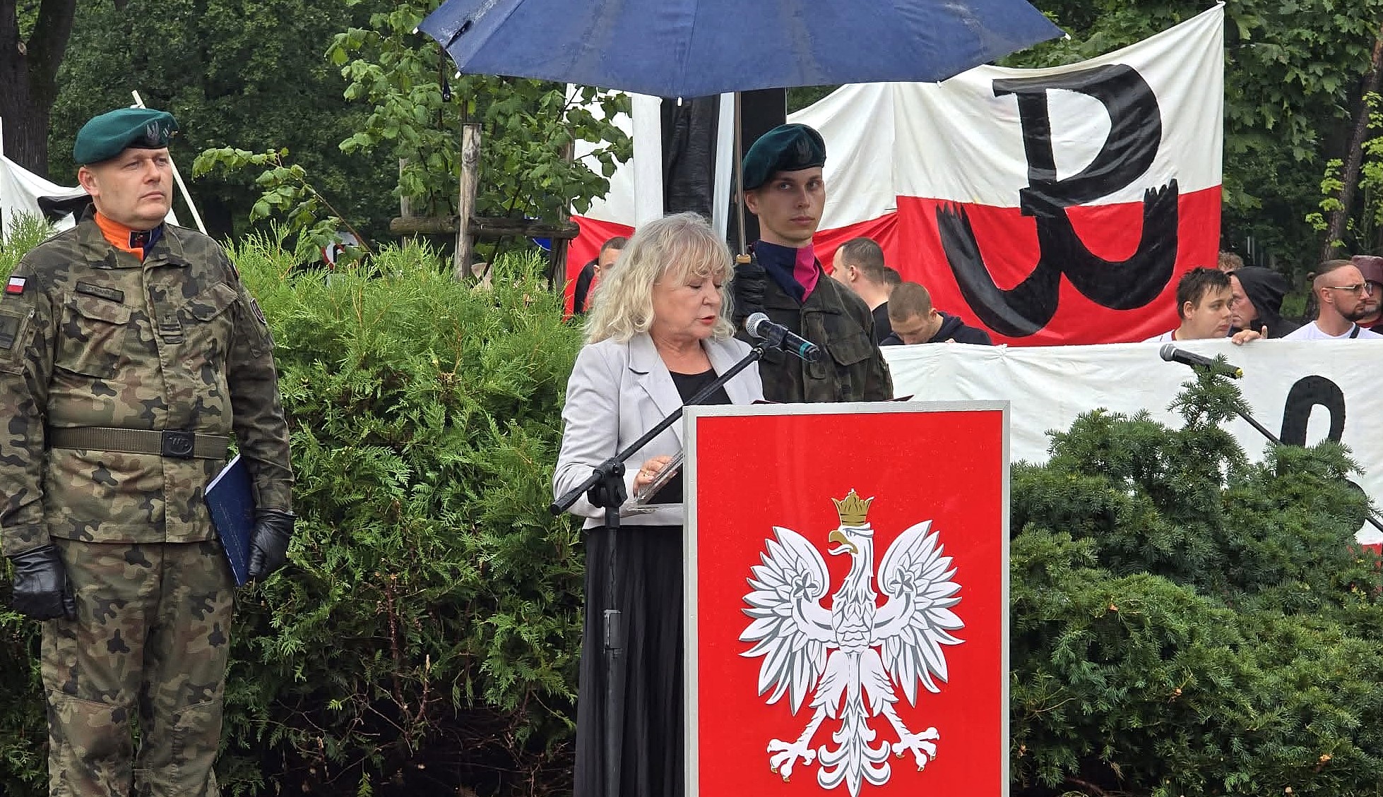 Cześć i chwała bohaterom! Hołd wszystkim walczącym w Powstaniu Warszawskim oddali dziś grudziądzanie pod pomnikiem gen. Tadeusza Bora – Komorowskiego (zdjęcia)