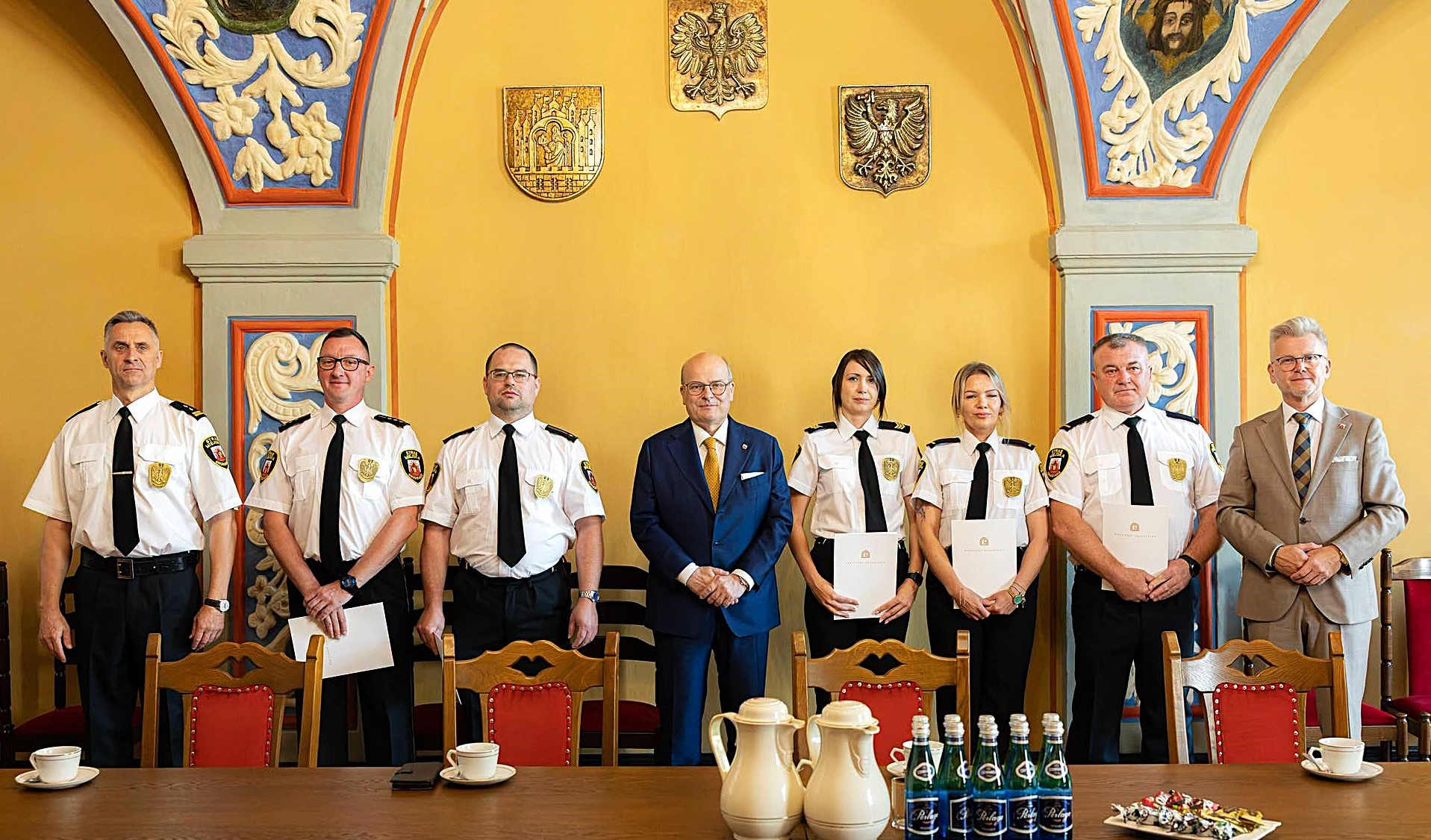 Uroczyście, w Refektarzu wręczono awanse 5 funkcjonariuszom Straży Miejskiej w Grudziądzu. Prezydent Maciej Glamowski gratulował im i dziękował za wzorową służbę