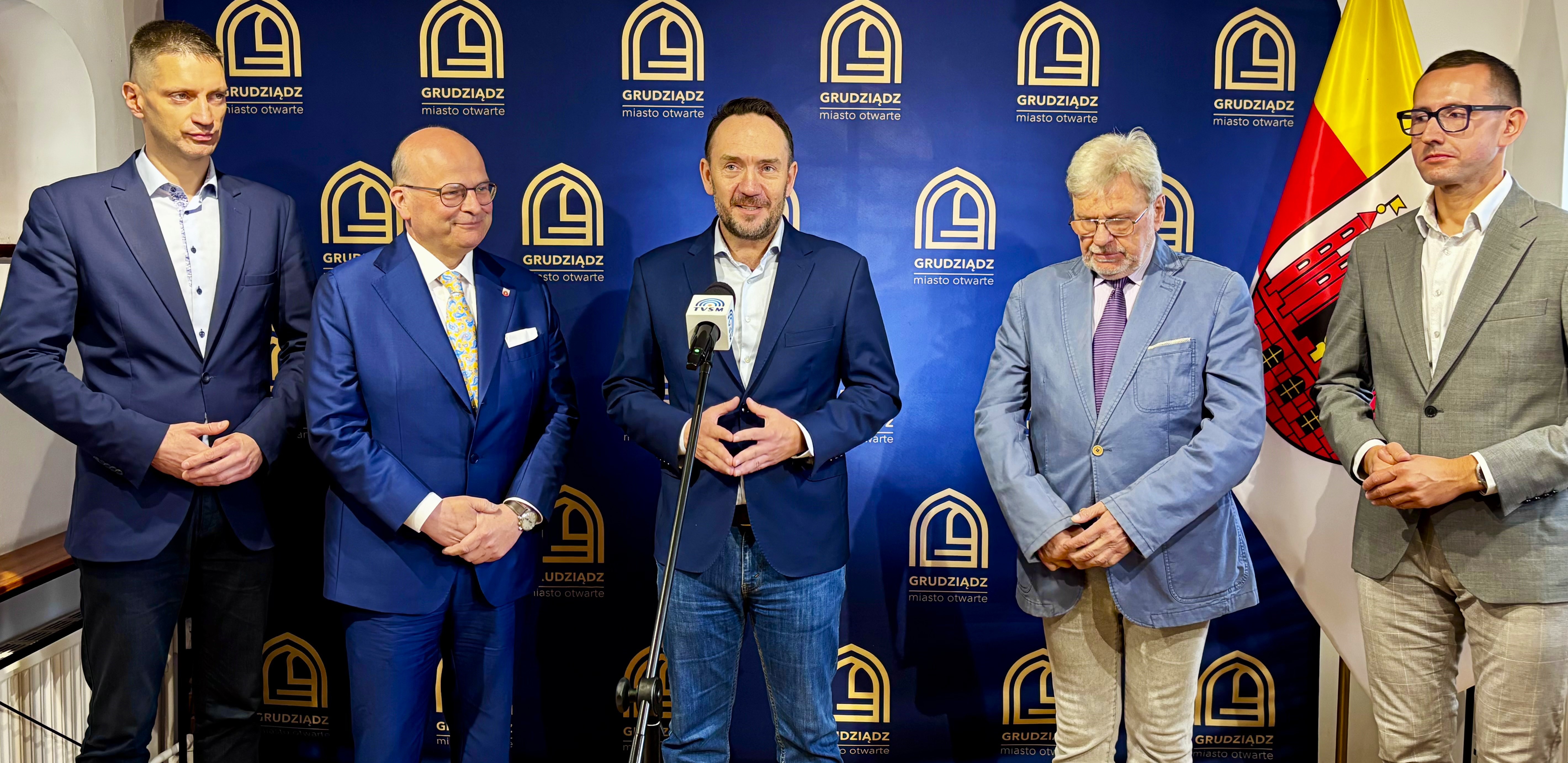 XI Dzień Seniora już 4 października (niedziela) w CK Teatr w Grudziądzu. Wystąpi Jacek Wójcicki i zespół Sweet Accordion. Będą dwa koncerty: o godz. 14 i 18. Bezpłatne wejściówki do odbioru od 29 września