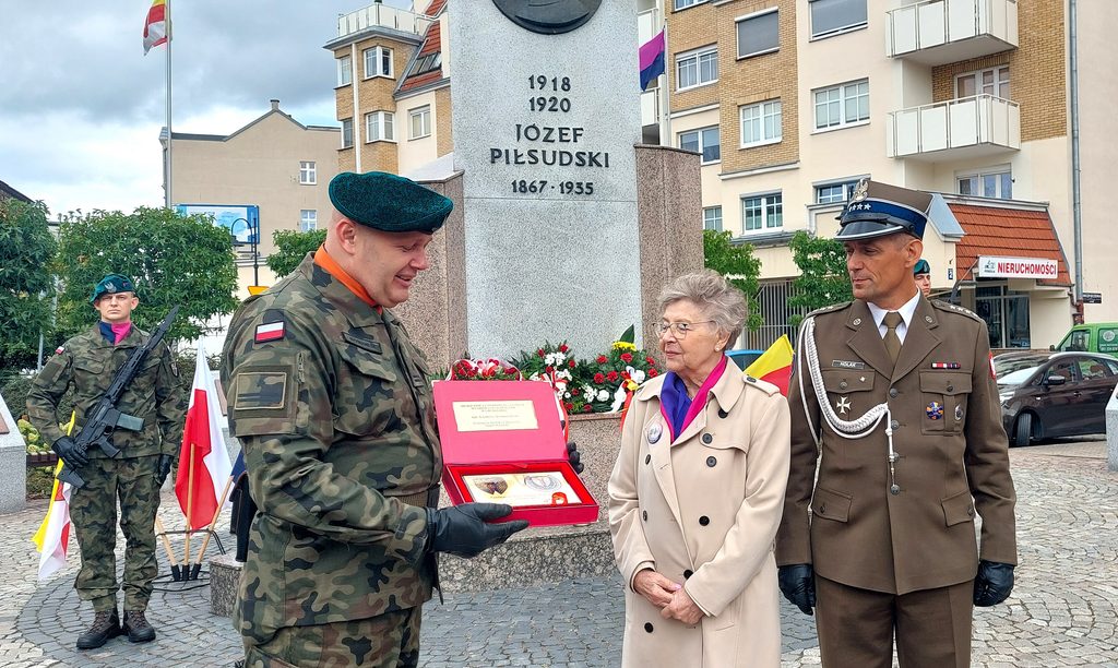 Wielkim przyjacielem kawalerii jest komendant Garnizonu Grudziądz mjr ADAM SZYMANIUK. Uhonorowała go Fundacja na Rzecz Tradycji Jazdy Polskiej (zdjęcia)