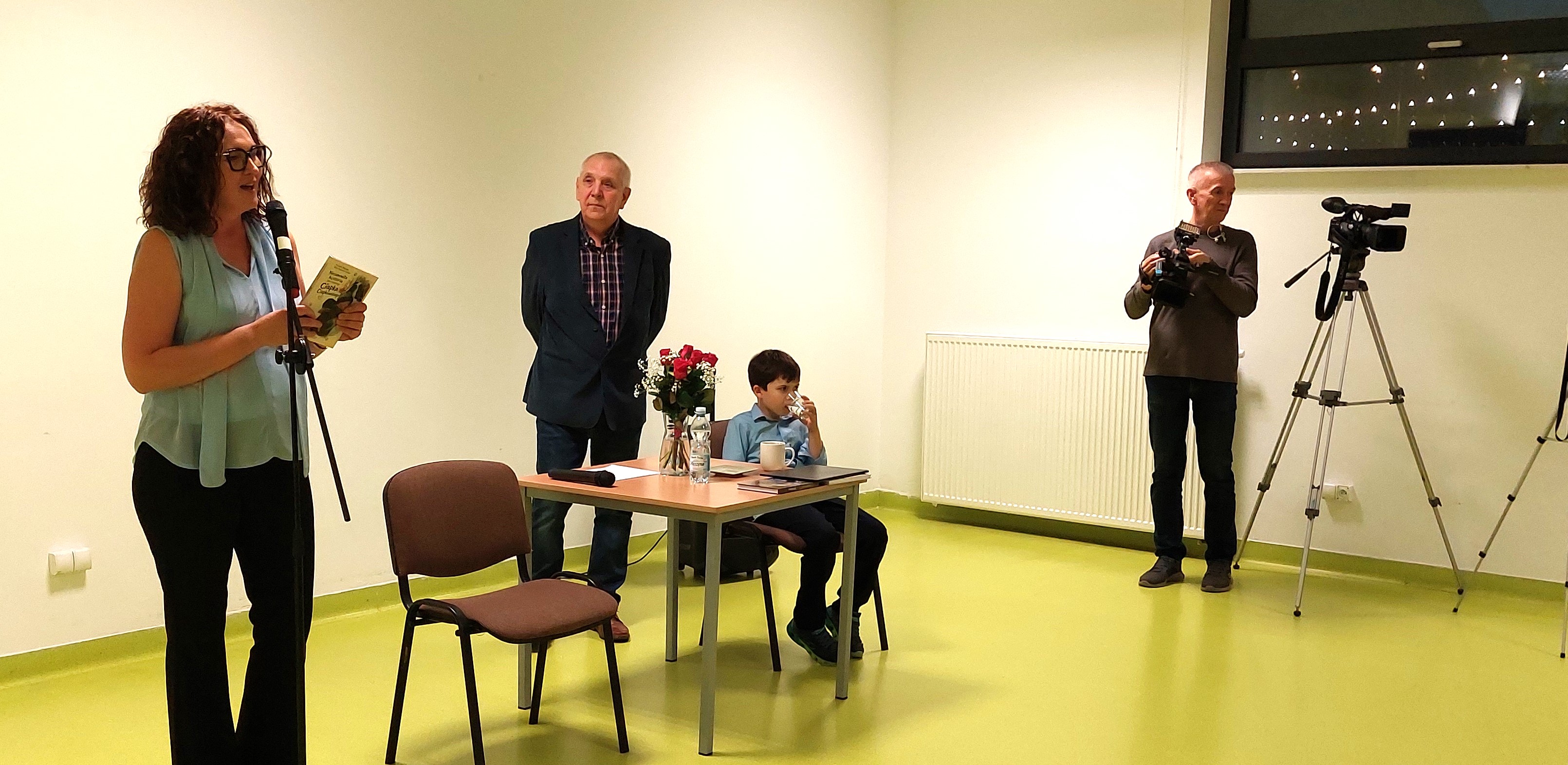 W grudziądzkiej marinie odbyła się promocja książki napisanej przez Stanisława Raginiaka i jego wnuka Kubę Raginiaka Siciliano. Przyszli też rodzice z dziećmi oraz dziadkowie i babcie z wnukami (Zdjęcia)